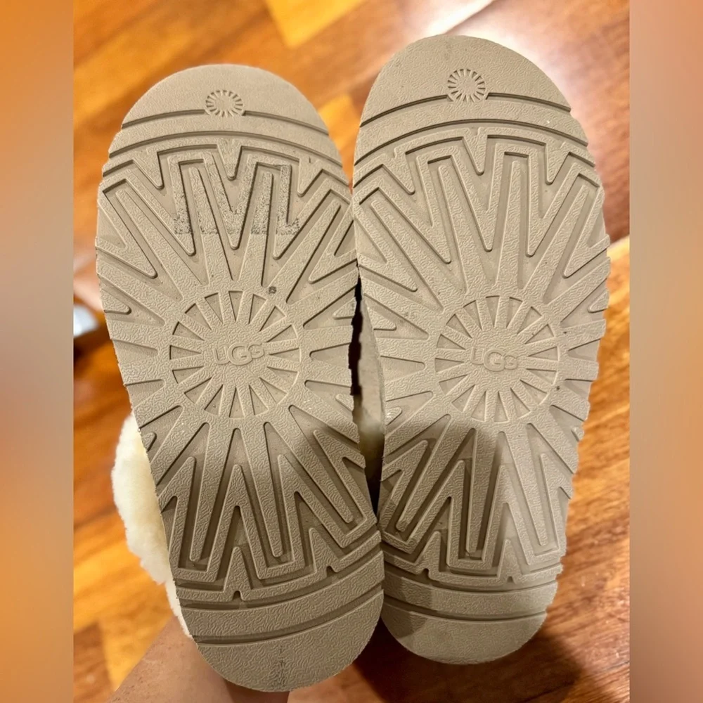 UGG Like-New Women's Shearling Slippers | Disquette | Sand | Size 9 - Picture 11 of 11